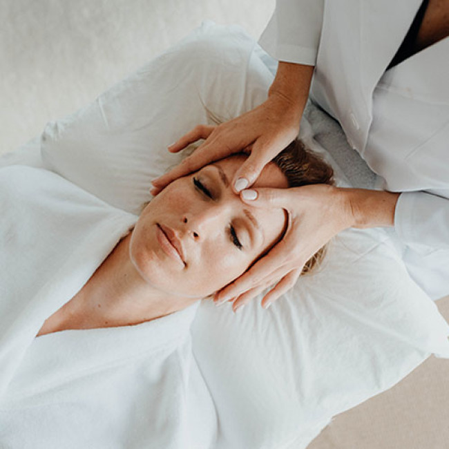 Tratament personalizat de curățare, hidratare și antiaging
